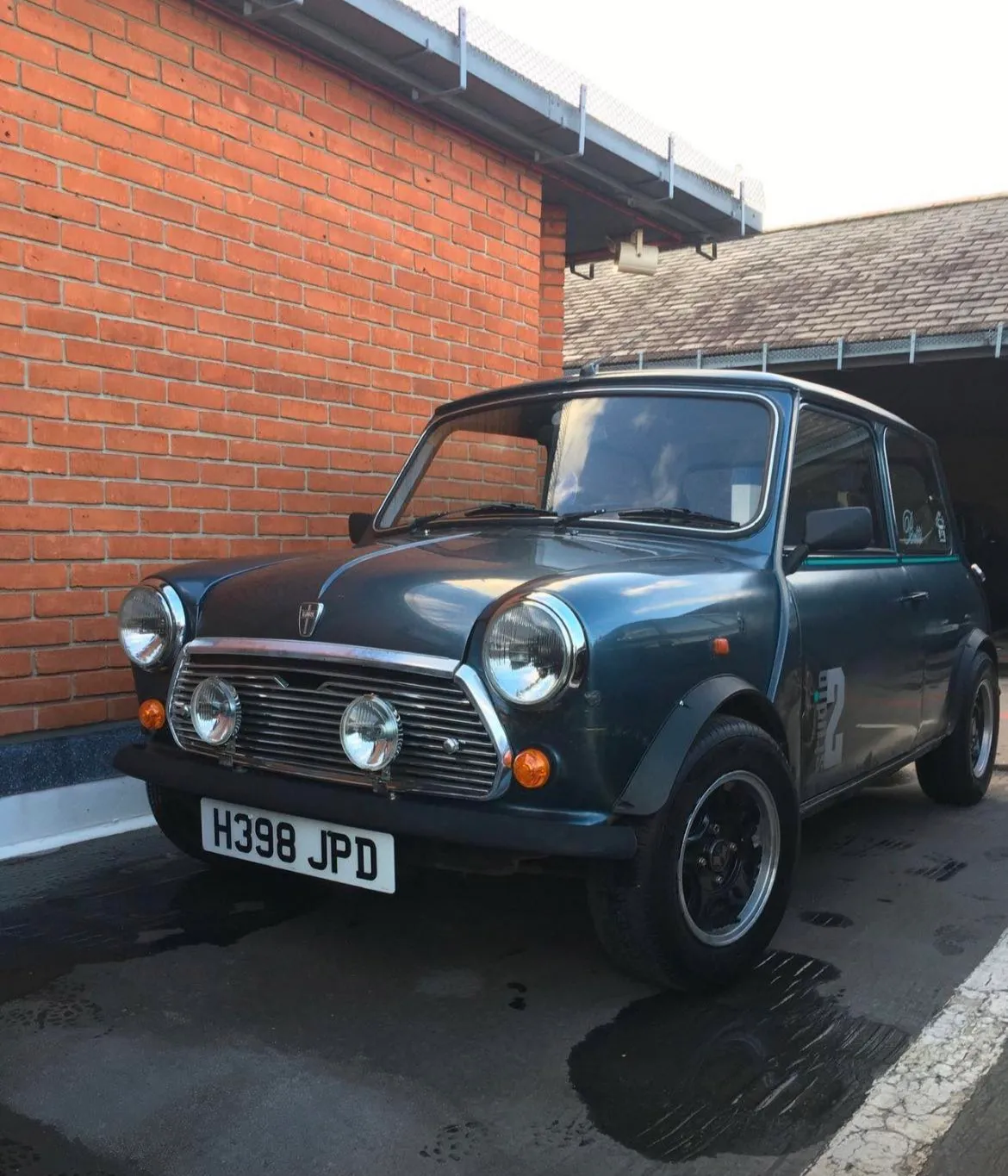 1991 Mini Studio 2 - body 1