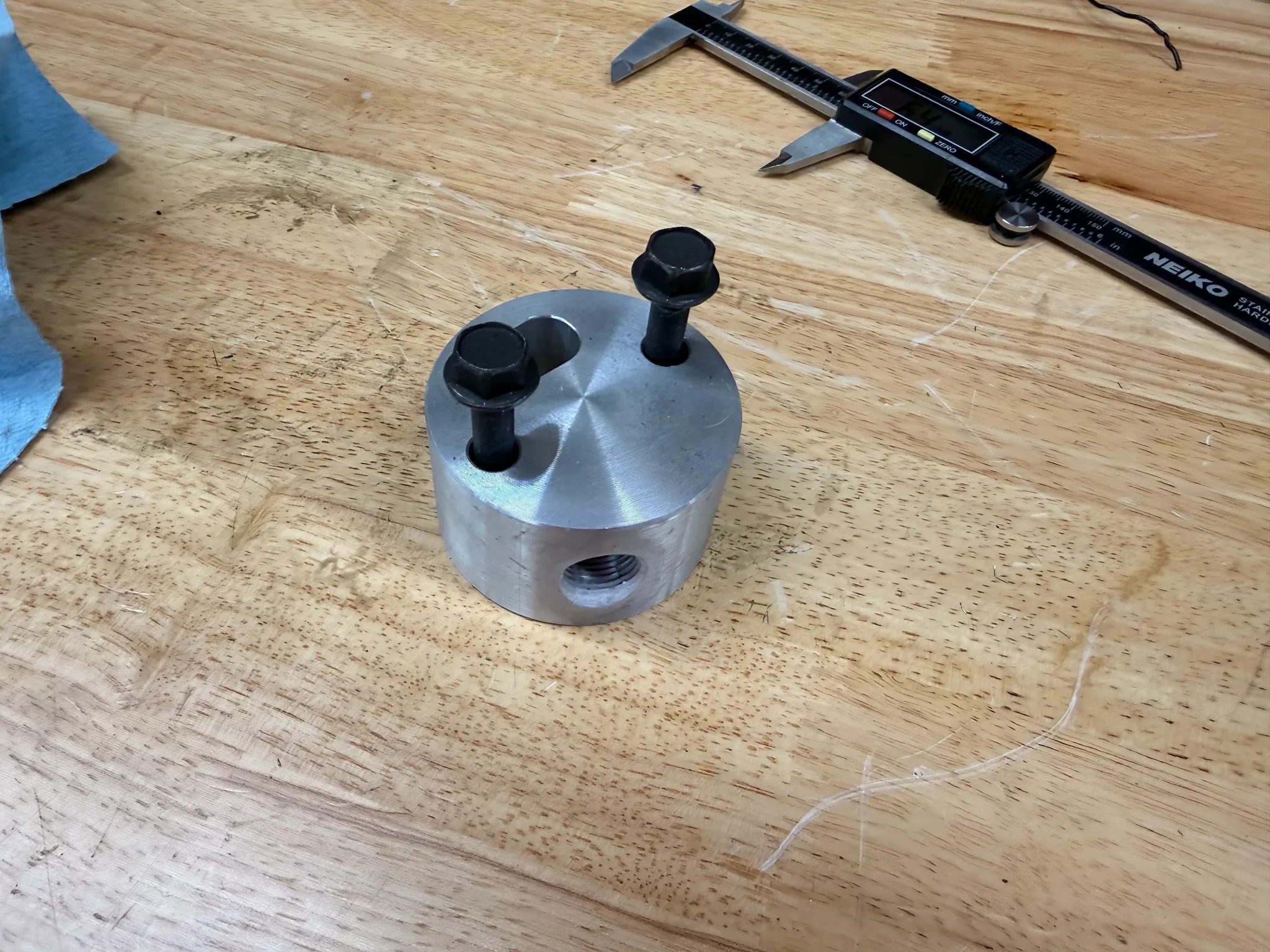 MiniMania Baffled Breather Fuel Pump Adapter - body 1