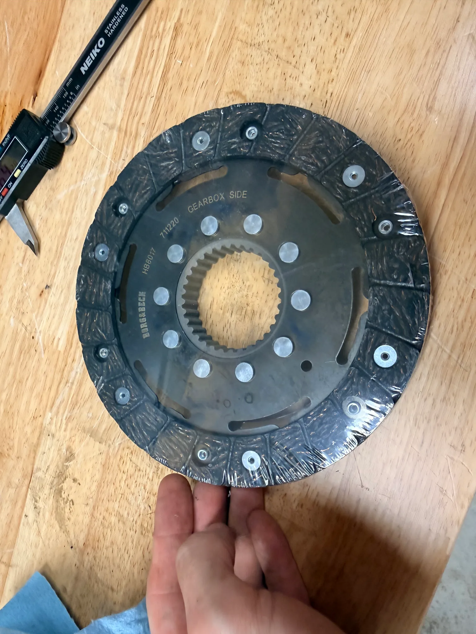 Borg and Beck Pre-Verto Clutch Plate - body 1