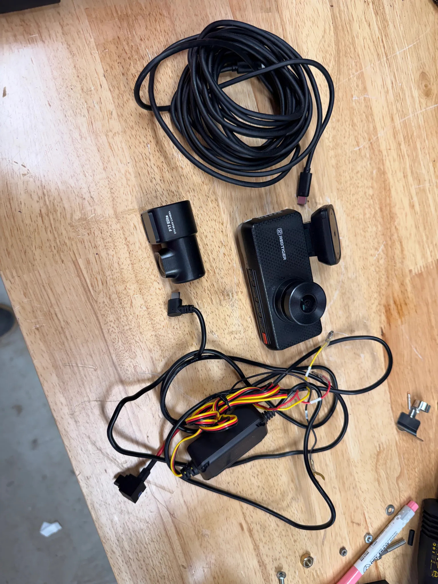 F17 Elite 4K Dash Cam 3-Channel - body 1