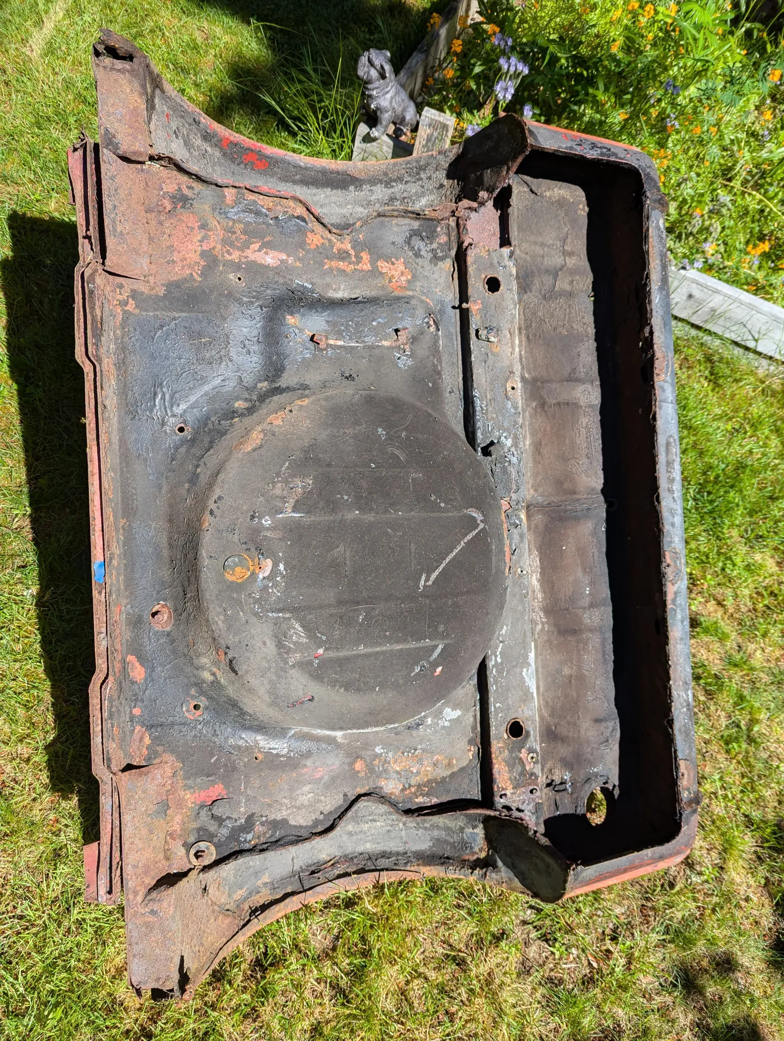 Rear-most lower floor section / spare tire well of a Classic Mini LWB Estate/Traveller/Countryma thumbnail 4