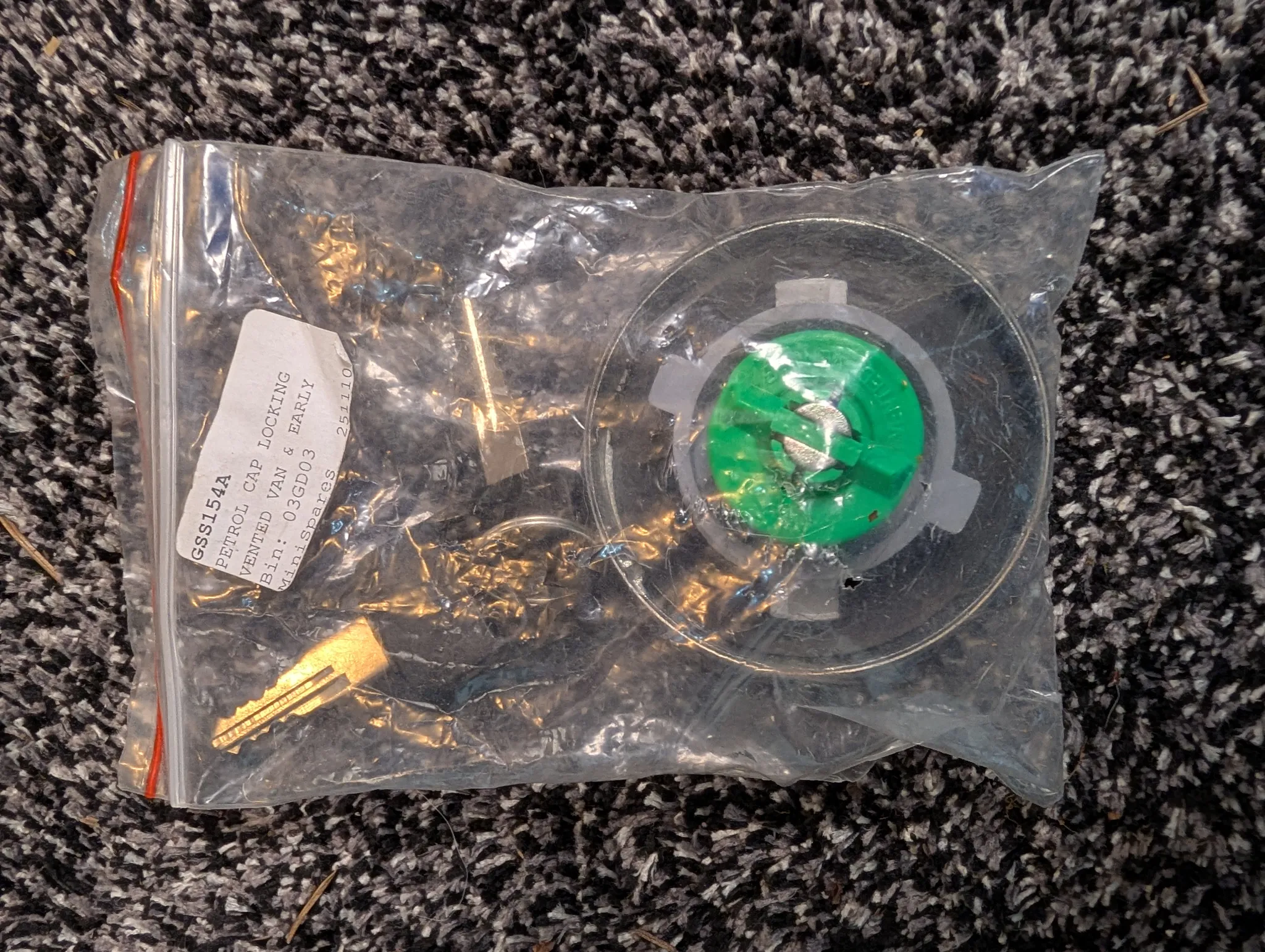 Locking gas cap, vented, for Van and early, GSS154A - body 1