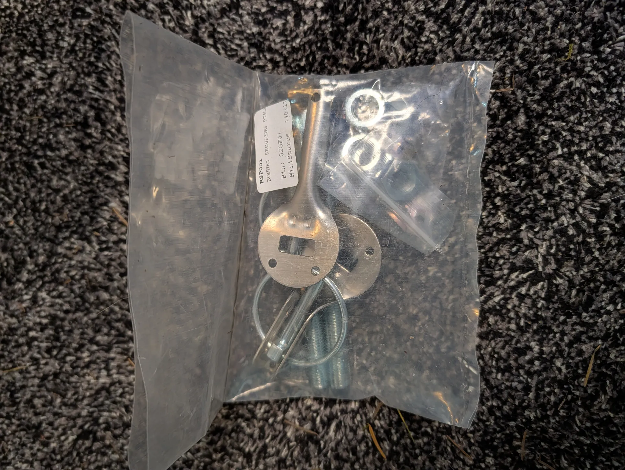 Bonnet Securing Pins kit, BSP001, New in bag - body 1