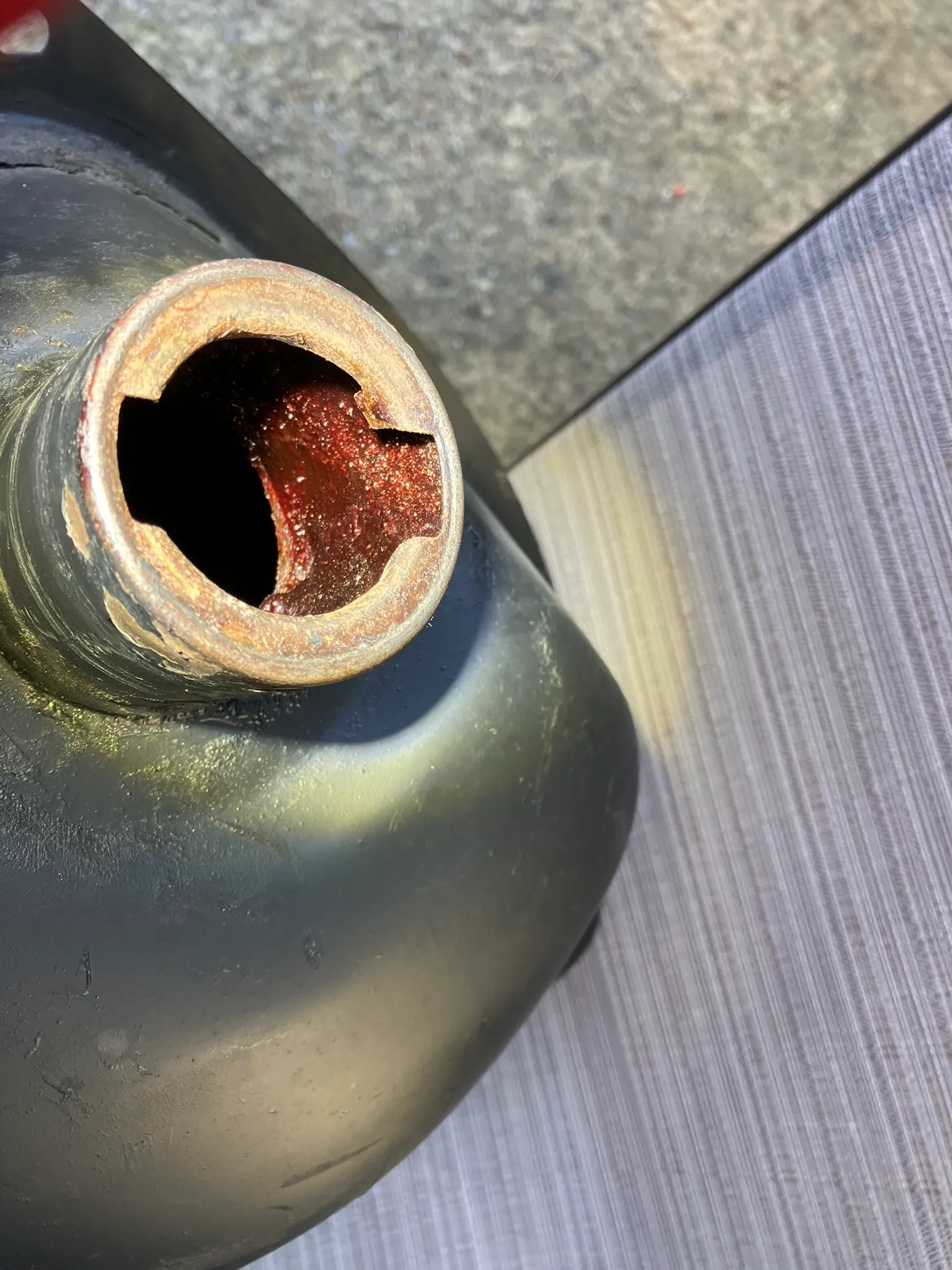 5.5 Gal Fuel Tank w/ Sender thumbnail 7